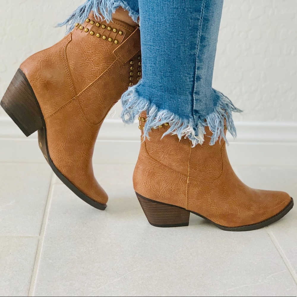 NIB Tan Studded Top Line Cowgirl Western Boots - Picture 7 of 7